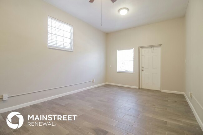 Building Photo - 721 N E St