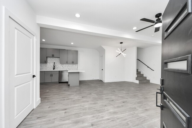 Building Photo - 7413 N Star St