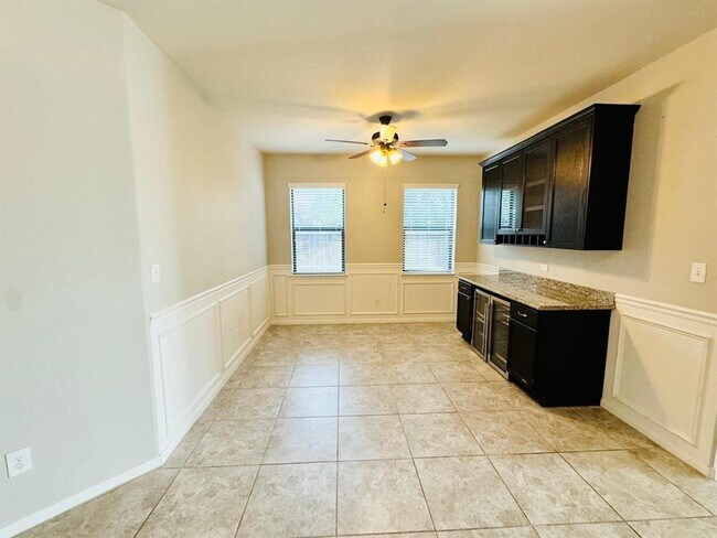 Building Photo - 5531 Drumlin Field Way