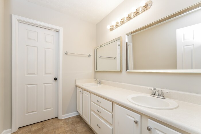 Building Photo - 2508 Oak Creek Ln