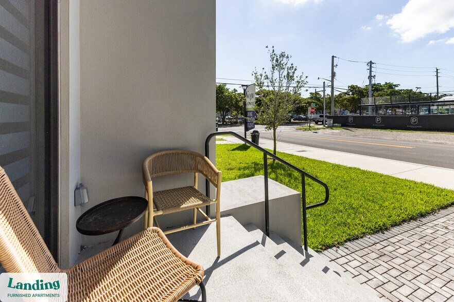 Building Photo - 1155 NE 126th St