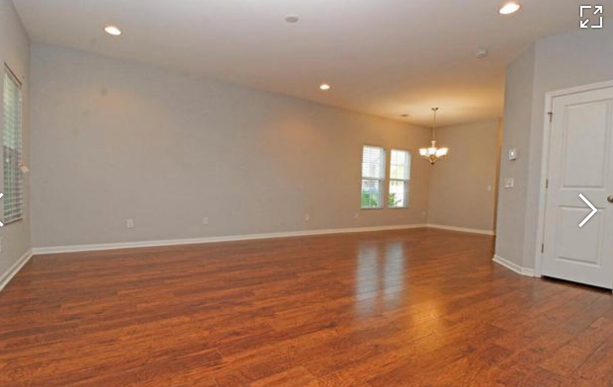Building Photo - 218 Tuscany Ct