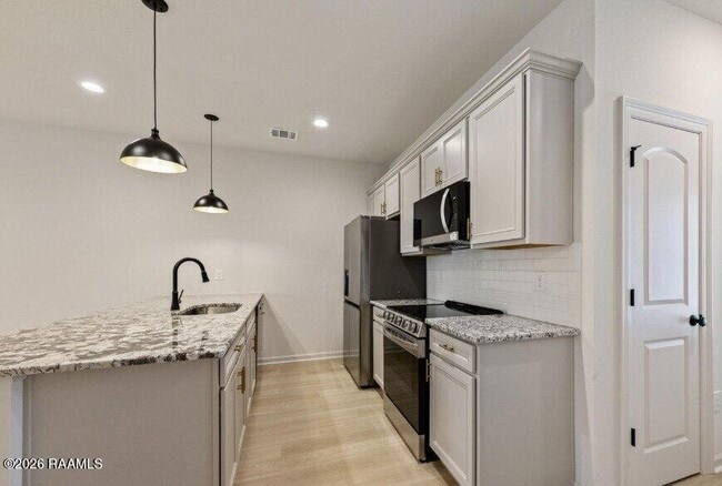 Building Photo - 606 Guillot Rd