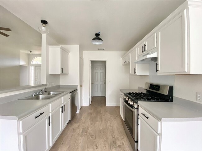 Building Photo - 811 Sonny Dr