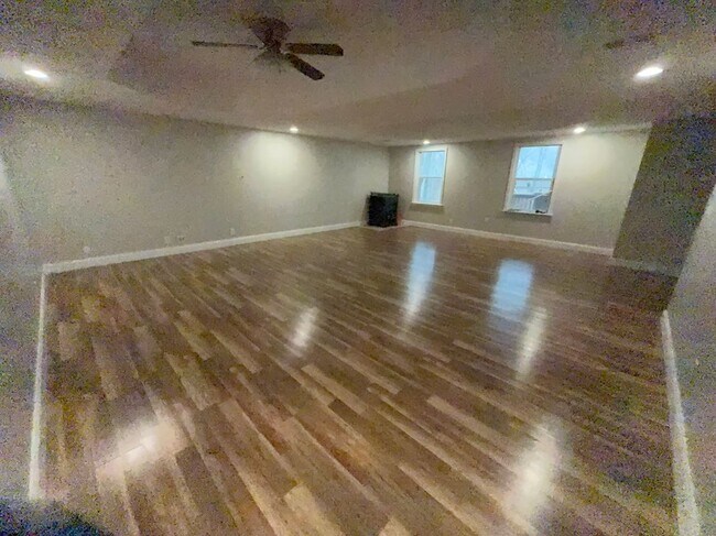 Building Photo - 2845 Stratfield Ct