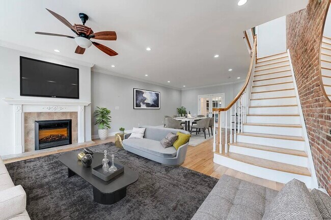 Building Photo - 369 3rd St