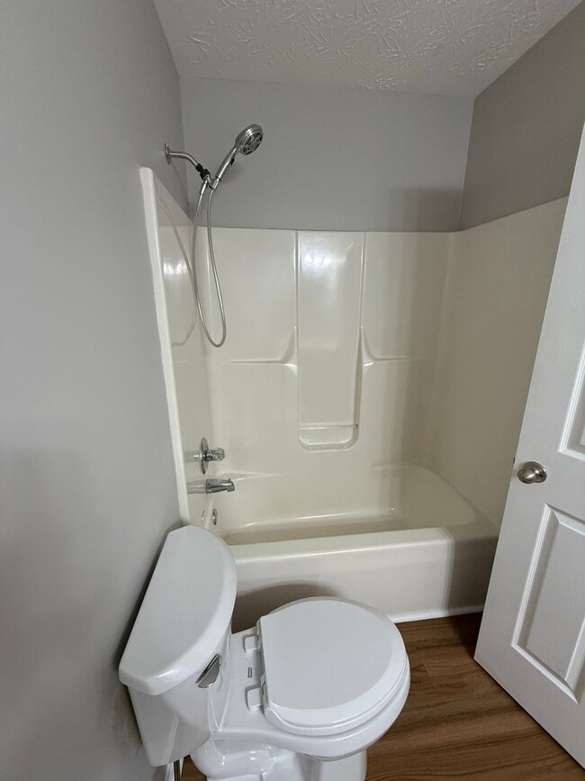 Building Photo - Updated home in Highview