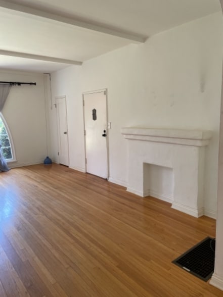 Building Photo - 1547 S Wooster St