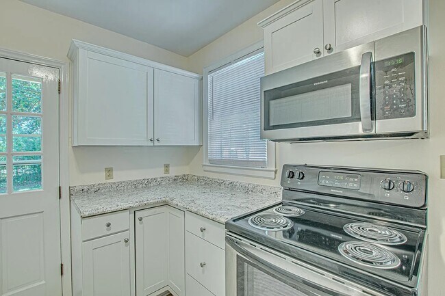 Building Photo - 37 Lyttleton Ave