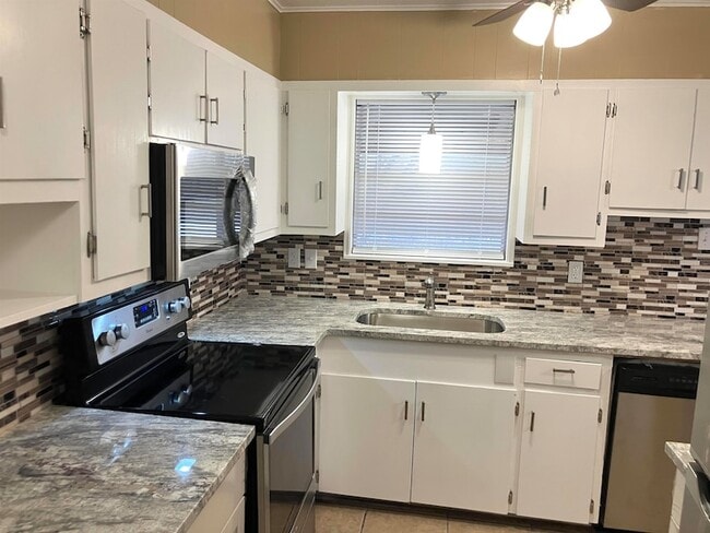 Building Photo - 1112 Northwood Dr