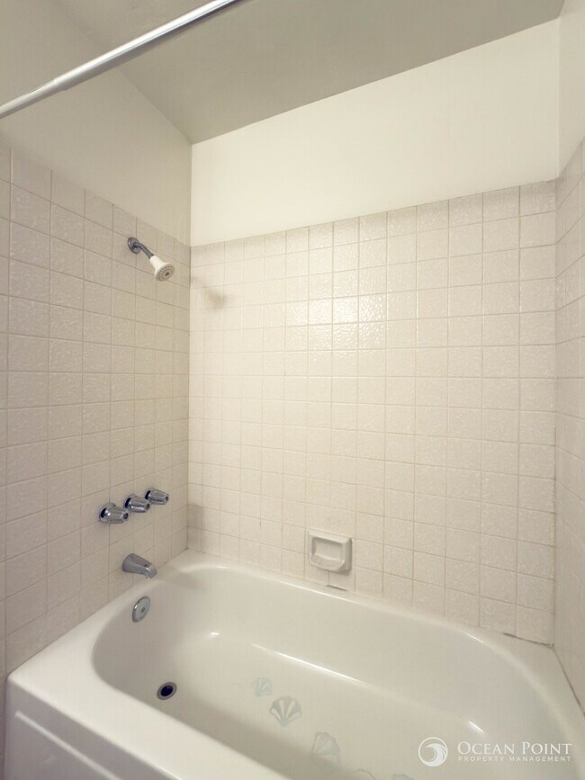 Building Photo - Spacious 2 Bedroom Condo in Camarillo!