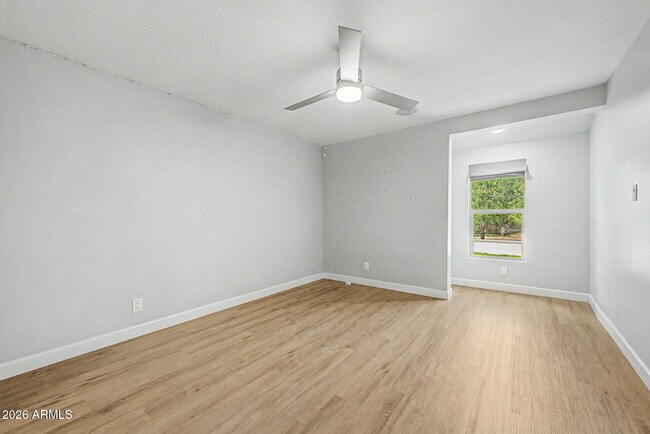 Building Photo - 2311 E Colter St