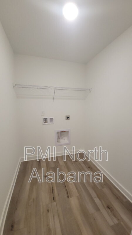 Building Photo - 7589 Discovery Pt Dr NW