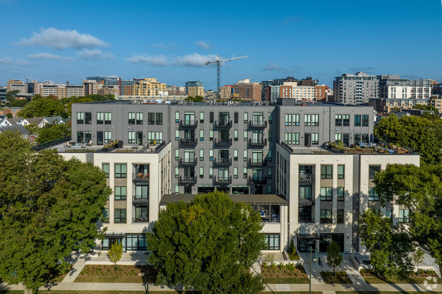 Avenir Apartments - 510 W Washington Ave Madison WI 53703 | Apartment ...