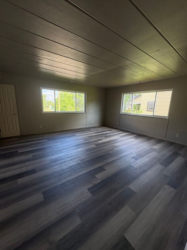 Building Photo - 623 Clifton Dr