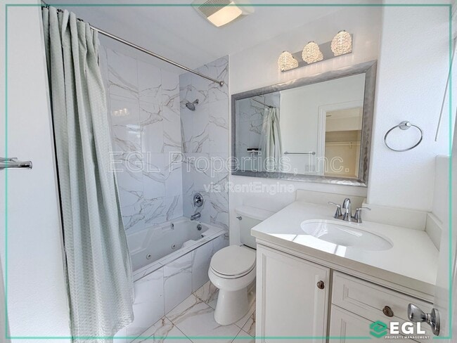 Building Photo - 1521 S Hayworth Ave