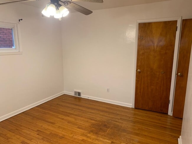 Building Photo - Two story townhouse