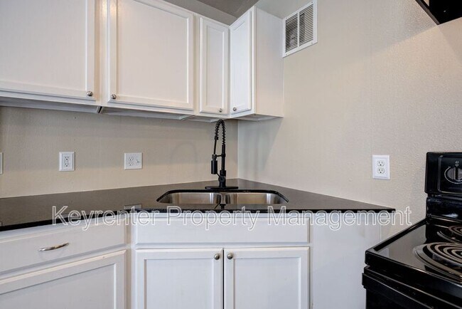 Building Photo - 2325 NW 12th St