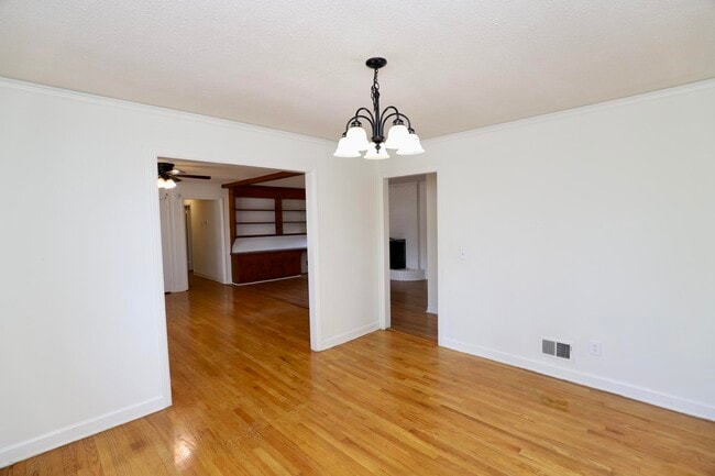 Building Photo - 1912 Dominion Dr