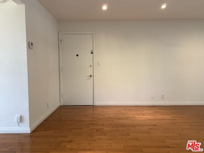 Building Photo - 1219 N Crescent Heights Blvd