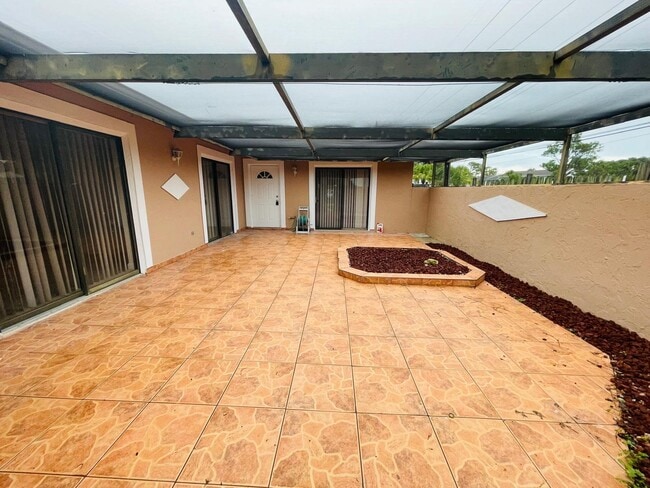 Building Photo - 4758 Sunny Palm Cir
