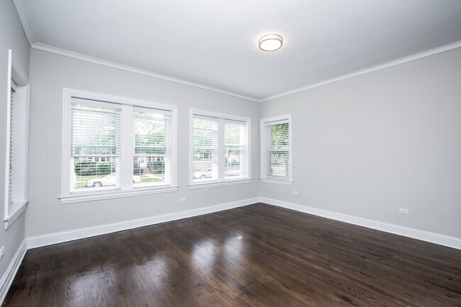 Building Photo - 2648 W Lunt Ave
