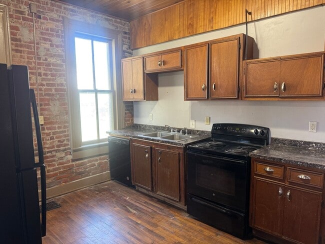 Building Photo - 301 S 13th St