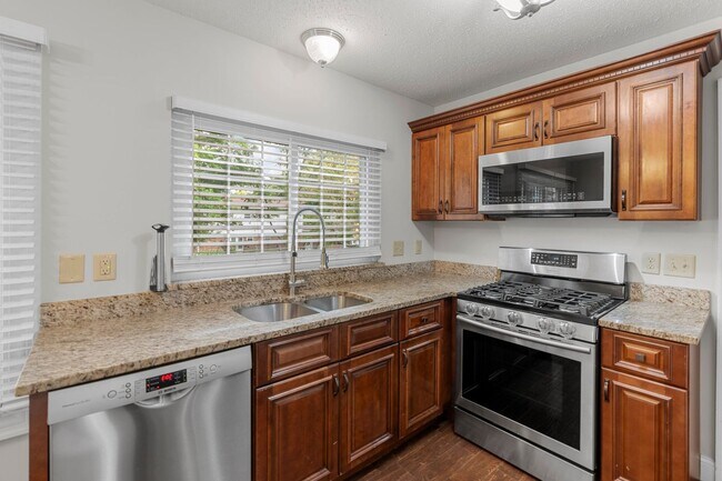 Building Photo - Spacious 4-Bed, 3-Bath Family Home
