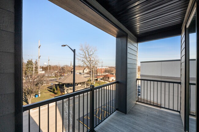 Building Photo - 27 W Park Blvd