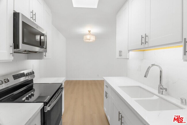 Building Photo - 1114 12th St