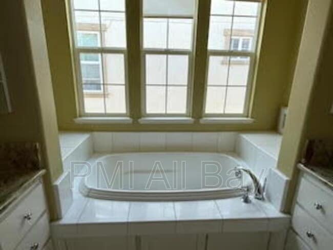 Building Photo - 40207 Antigua Rose Terrace