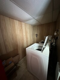 Building Photo - Two Bedroom Apartment Near UWL