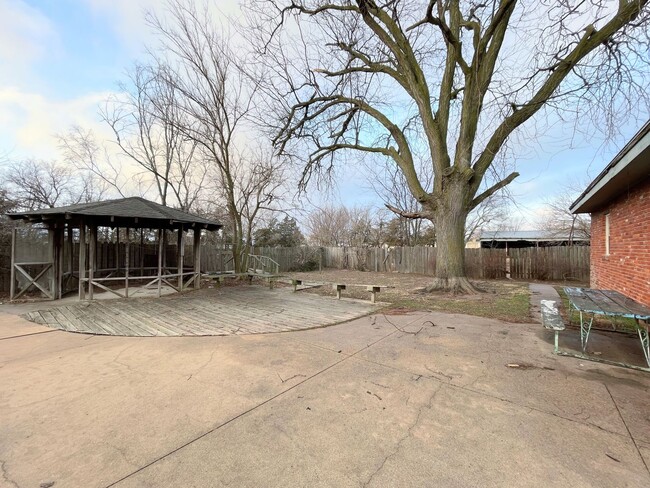 Building Photo - Ranch Style 4 Bedroom