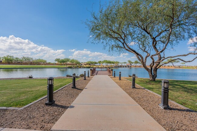 Building Photo - Beautiful and Spacious Single-Level Family...