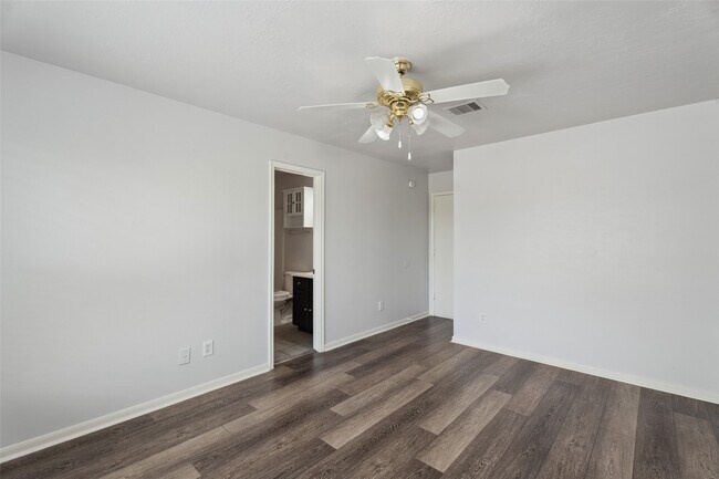Building Photo - 18911 Brownstone Mills Dr