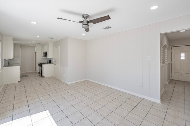 Building Photo - 3435 Gary Ln