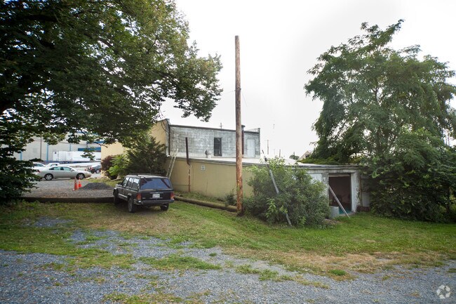 Building Photo - Wayside Apartments