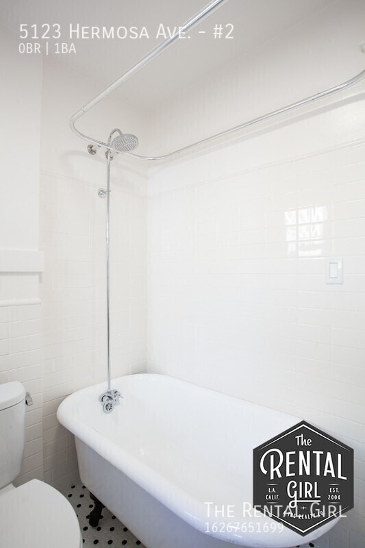 Building Photo - 5123 Hermosa Ave