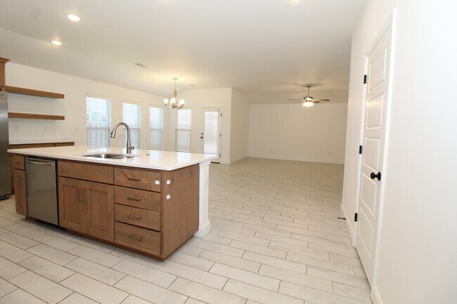 Building Photo - 1500 Ari Ave