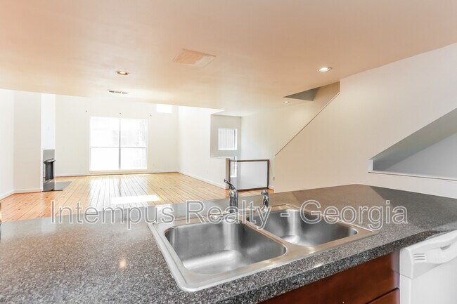 Building Photo - 241 Maynard Terrace SE