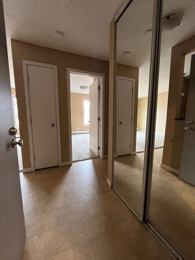 Building Photo - 3729 Snelling Ave