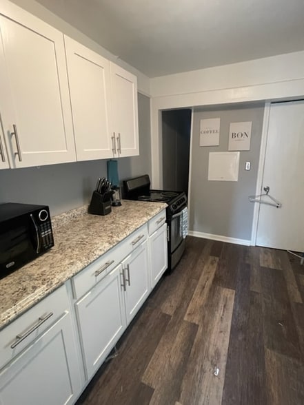 Building Photo - 395 Berwick St