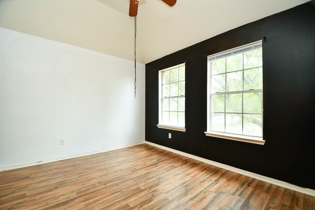 Building Photo - 4306 W Thunderwood Cir