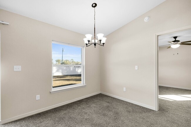 Building Photo - Large 4 Bedroom Rental!