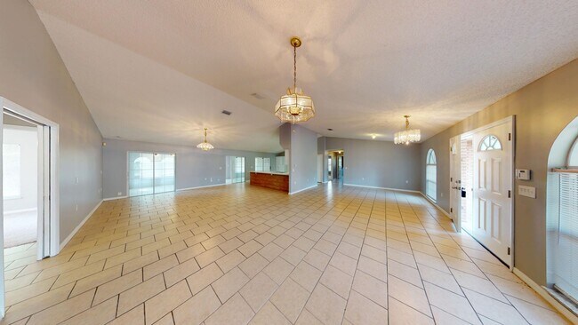 Building Photo - Large 3 bedroom 2 bath home in Deltona wit...