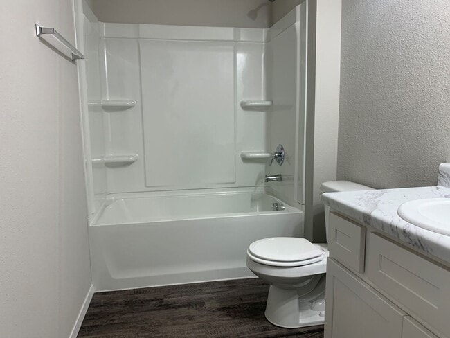 Building Photo - This is a very well maintained home in the desirable Bixby School district.