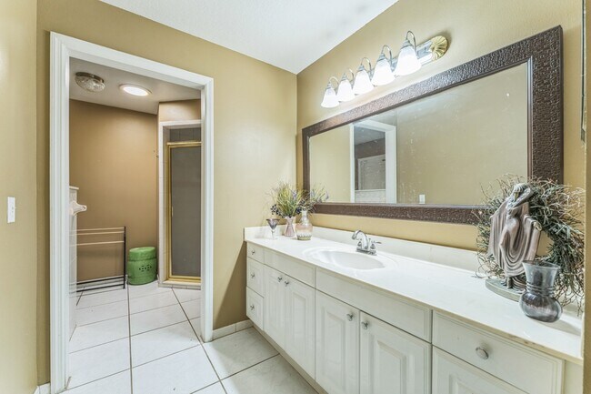 Building Photo - 465 Rio Grande Ln