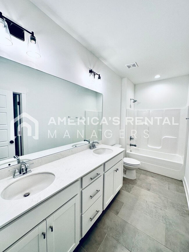 Building Photo - DEPOSIT PENDNG! Home for Rent in Vestavia Hills!!! Available to View with a 48-hour notice!