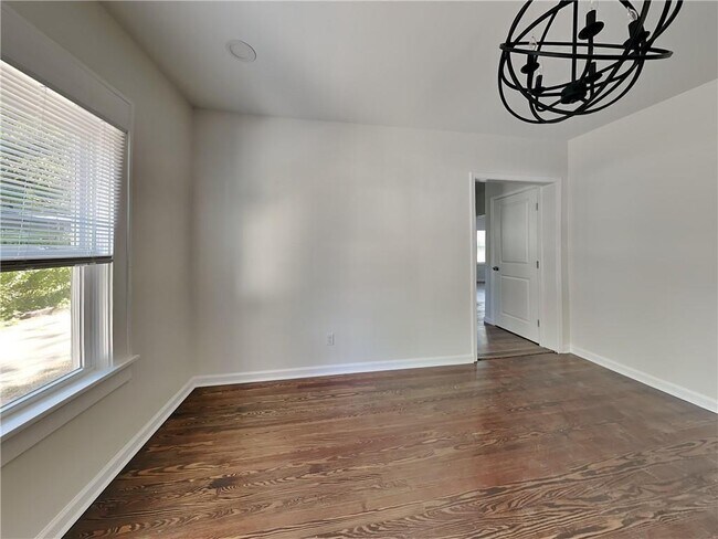 Building Photo - 499 Woodlawn Ave NW