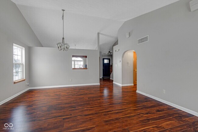 Building Photo - 6318 Pickwick Ct